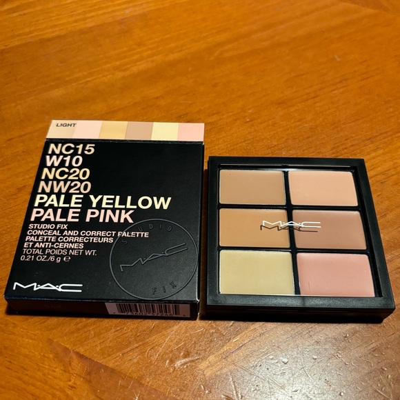 MAC Studio Fix Conceal and Correct Palette - Picture 3 of 16